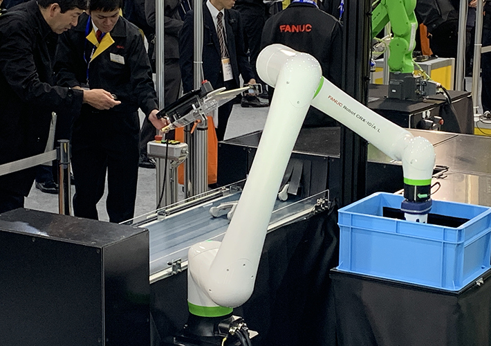 Foto FANUC presenta un nuevo robot colaborativo ligero: el CRX-10iA.